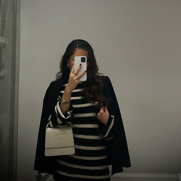 JW PEI White ivory croc-embossed vegan leather top-handle crossbody - Picture 6 of 6